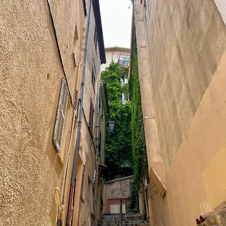 Vue Au Coeur Du Suquet * Cannes